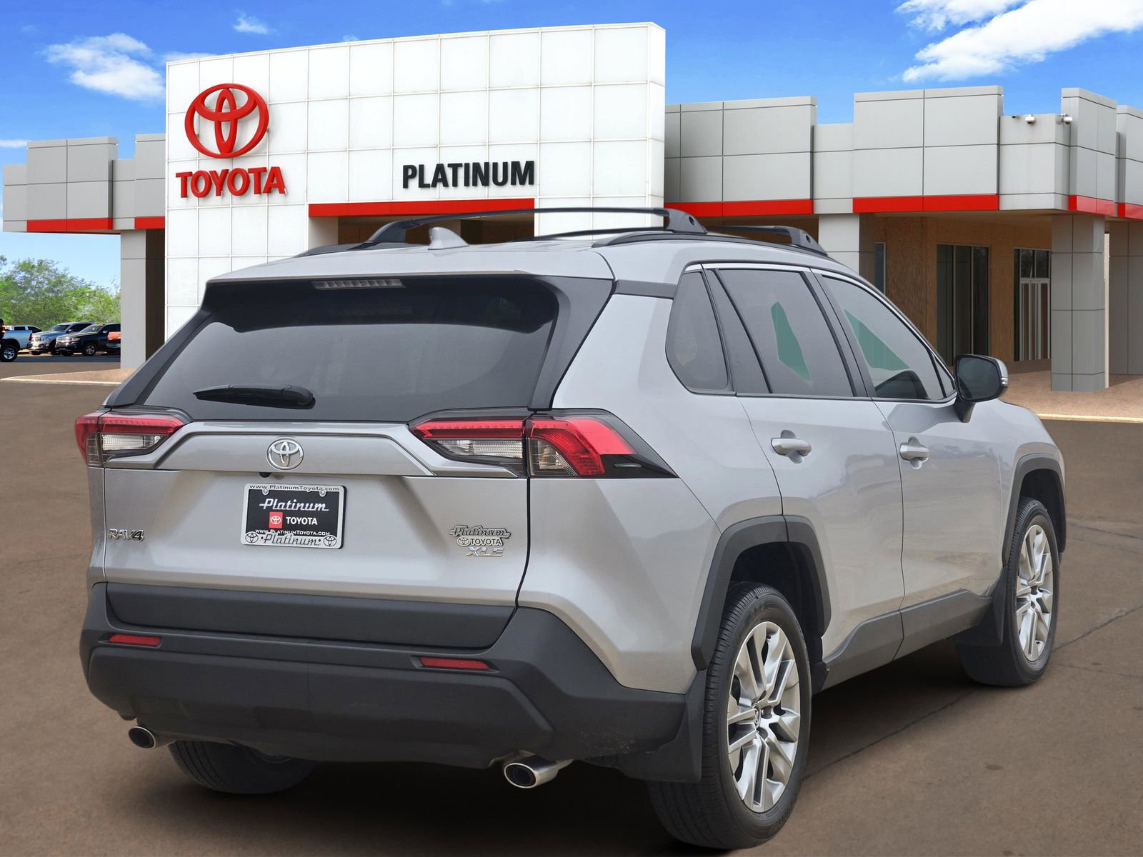 Used 2023 Toyota RAV4 XLE Premium image 5