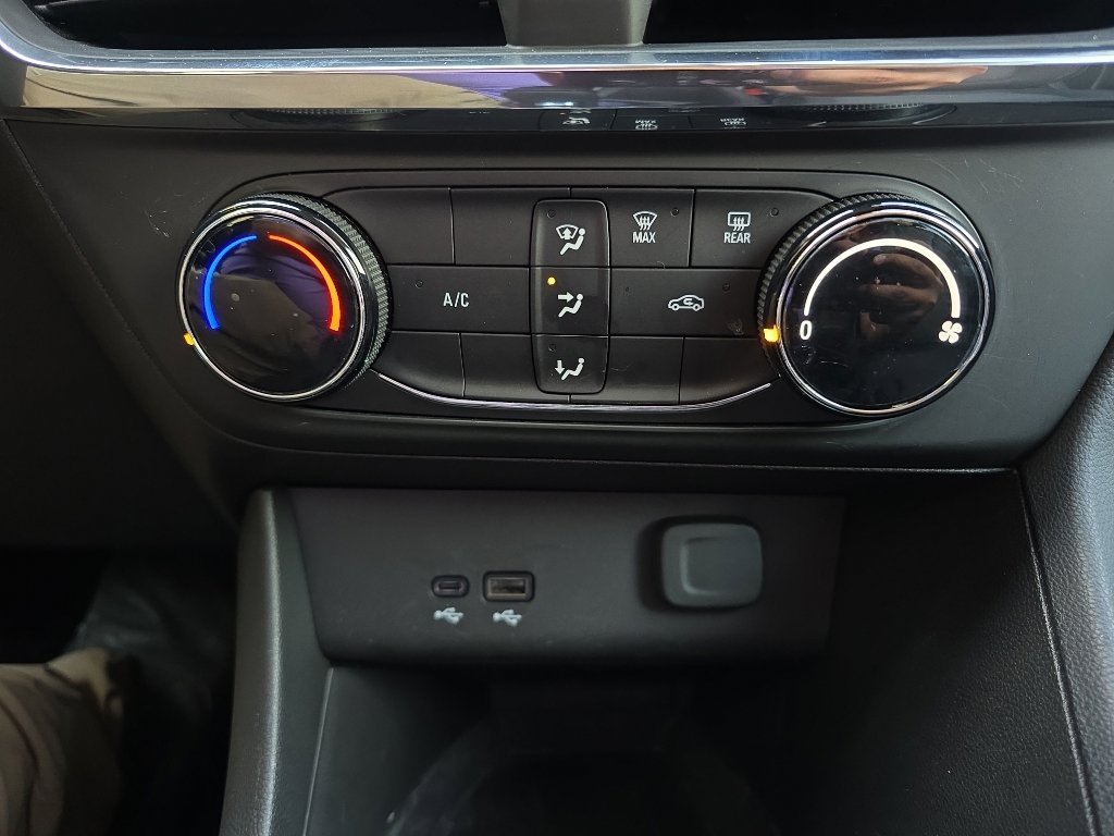 Used 2025 Buick Encore GX Preferred image 16