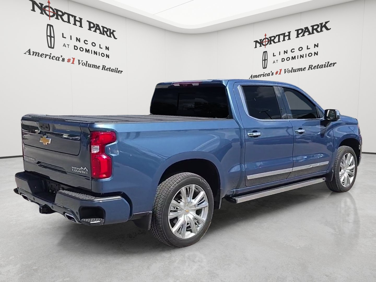 Used 2024 Chevrolet Silverado 1500 High Country AWD/4WD image 5