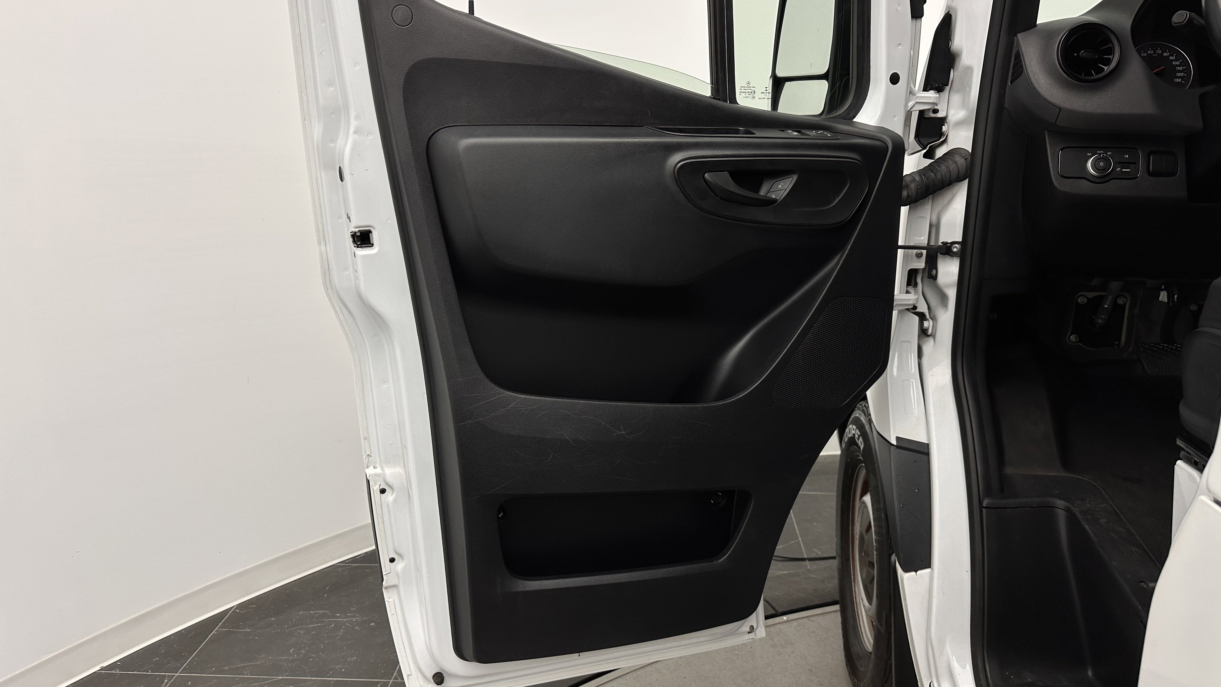 Used 2022 Mercedes-Benz Sprinter 1500 image 10