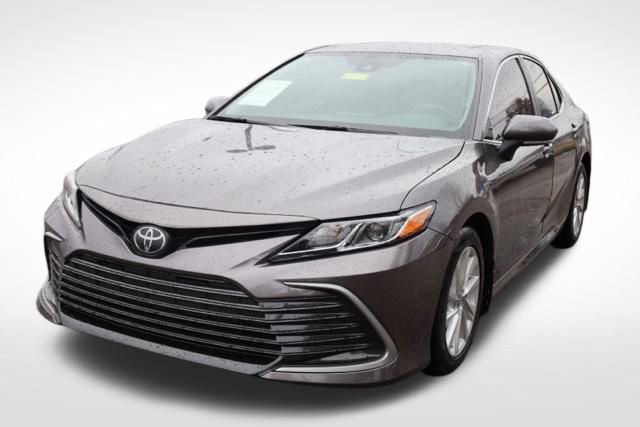 Used 2024 Toyota Camry LE image 4