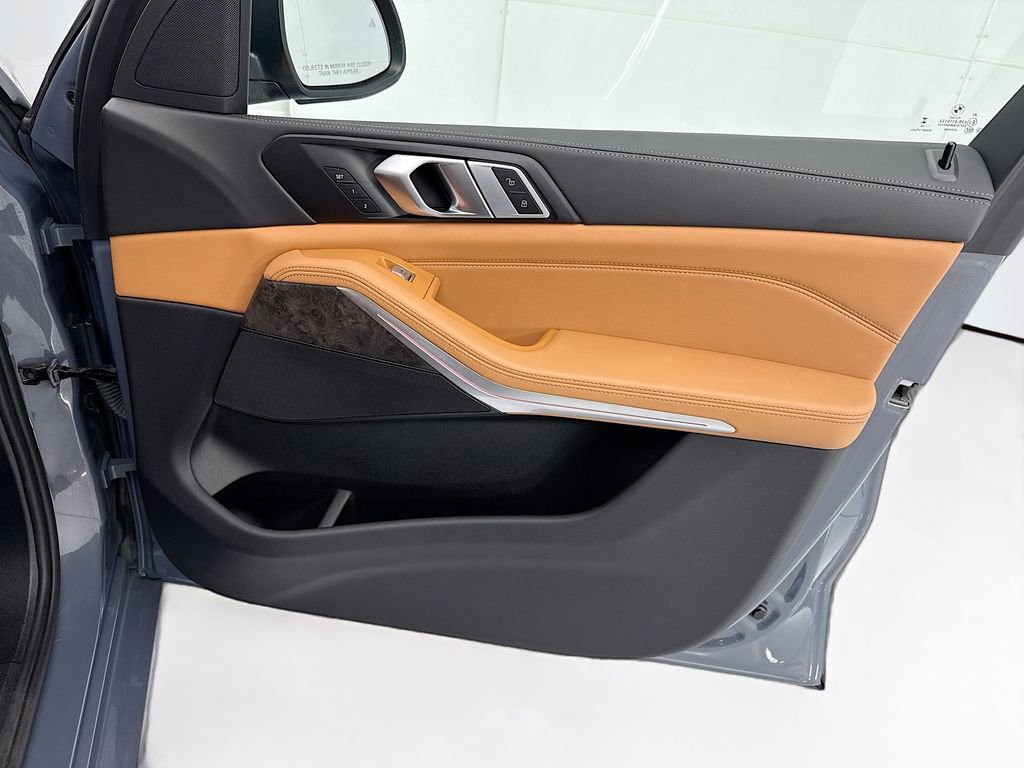 Certified 2025 BMW X7 xDrive40i w/ Parking Assistance Package image 25