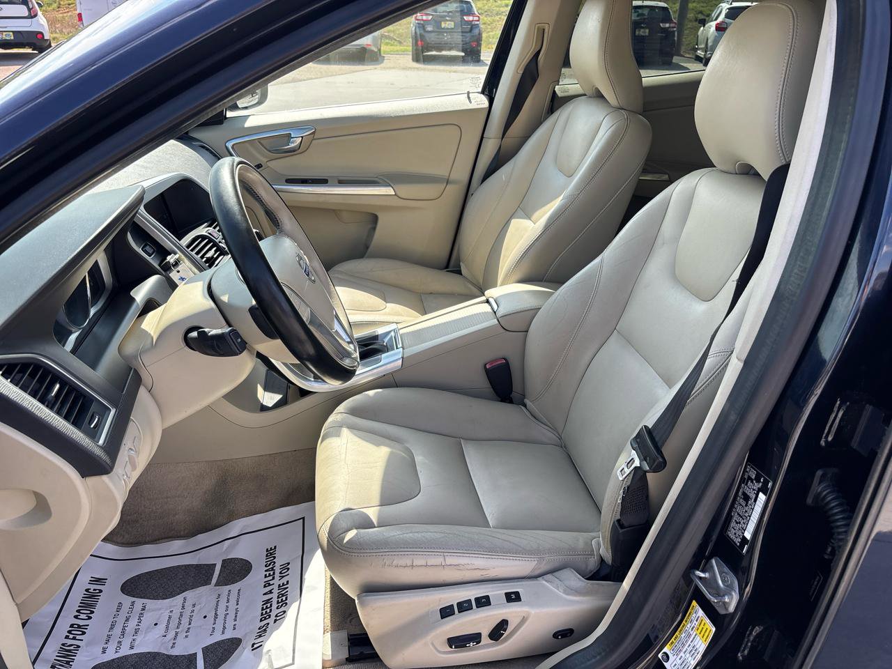 Used 2016 Volvo XC60 T5 Premier w/ Proximity Package image 17