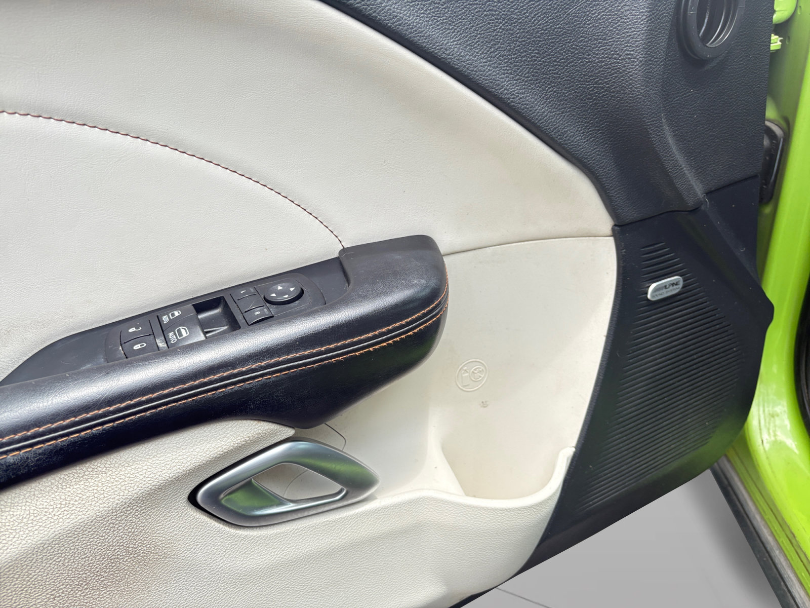 Used 2015 Dodge Challenger R/T Plus RWD image 10