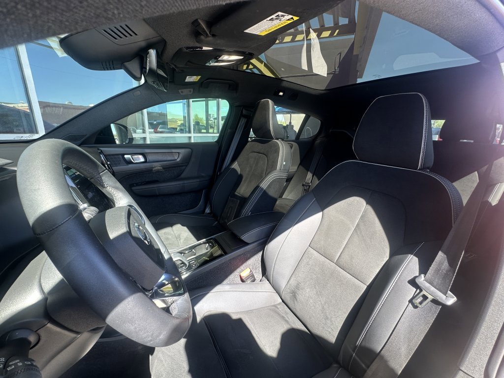 Used 2023 Volvo C40 P8 Recharge Plus image 32