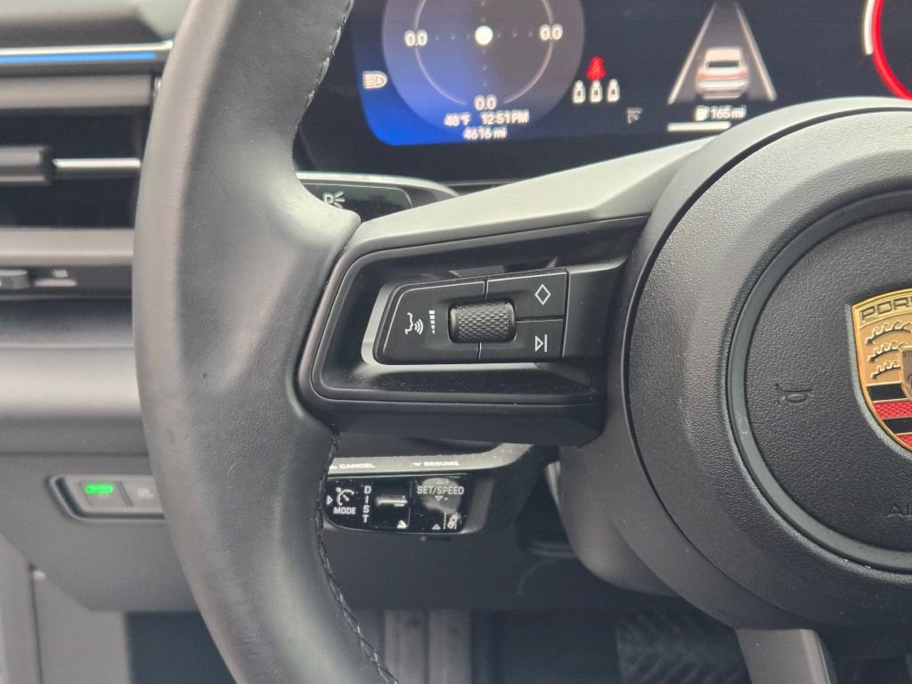 Certified 2025 Porsche Macan Electric image 27