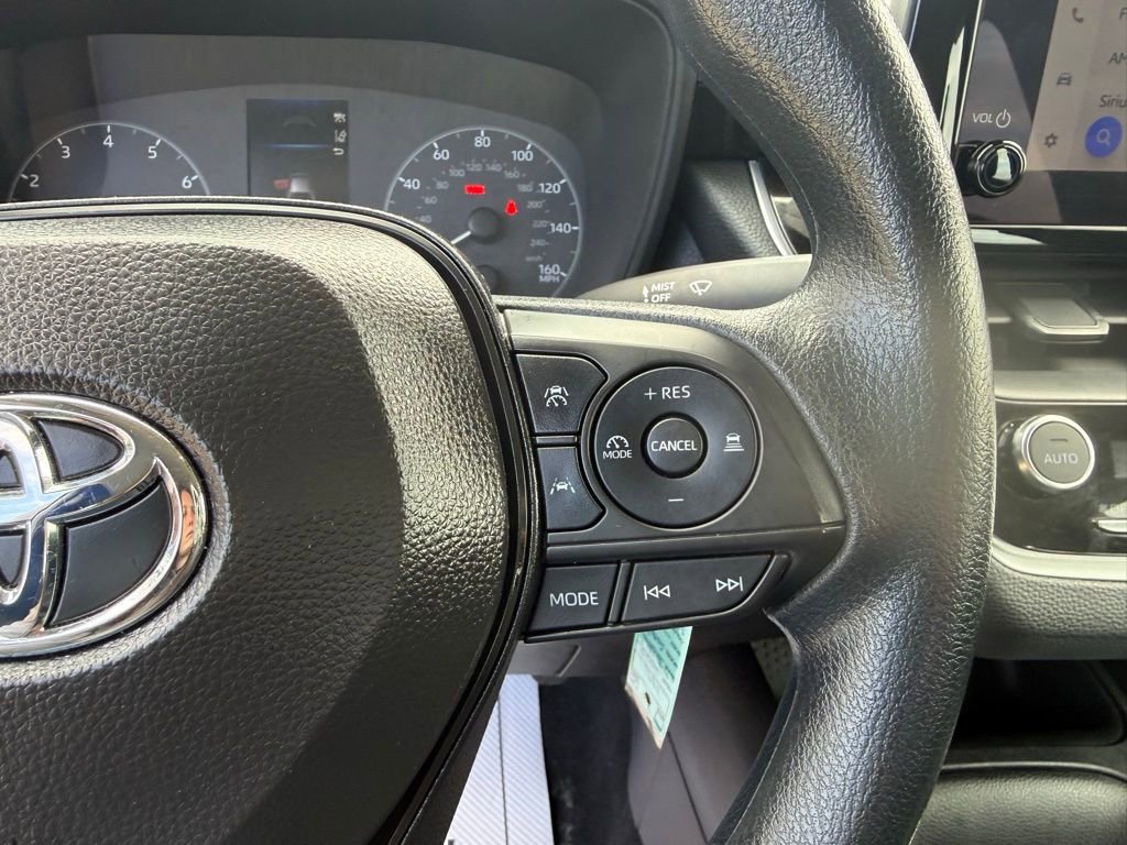 Used 2025 Toyota Corolla LE image 31