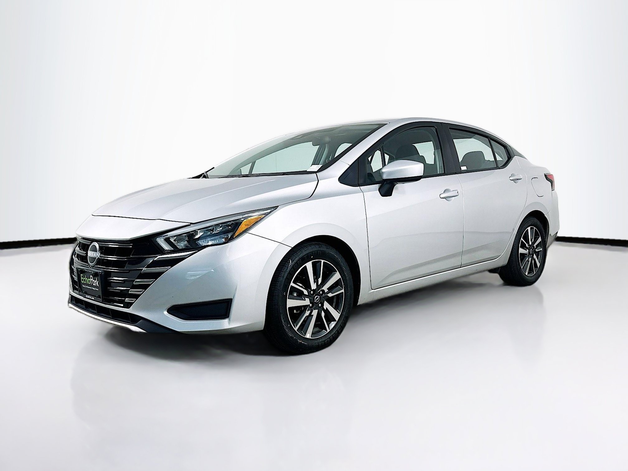 Used 2025 Nissan Versa SV FWD image 3
