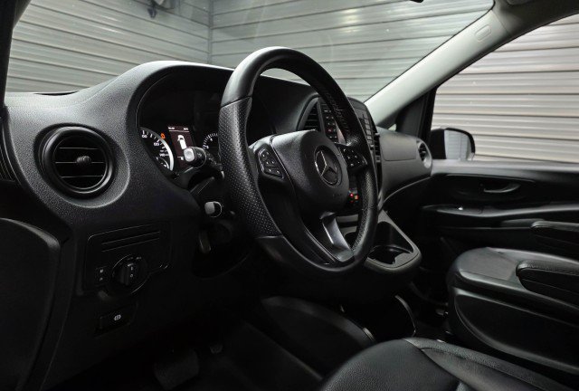 Used 2018 Mercedes-Benz Metris Passenger image 12
