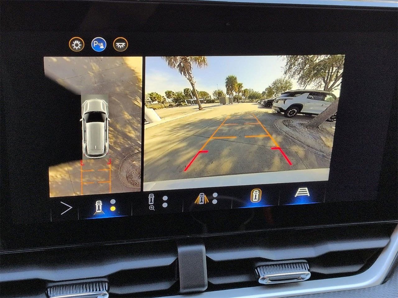 New 2026 Chevrolet Equinox LT w/ Safety and Technology Package FWD image 17