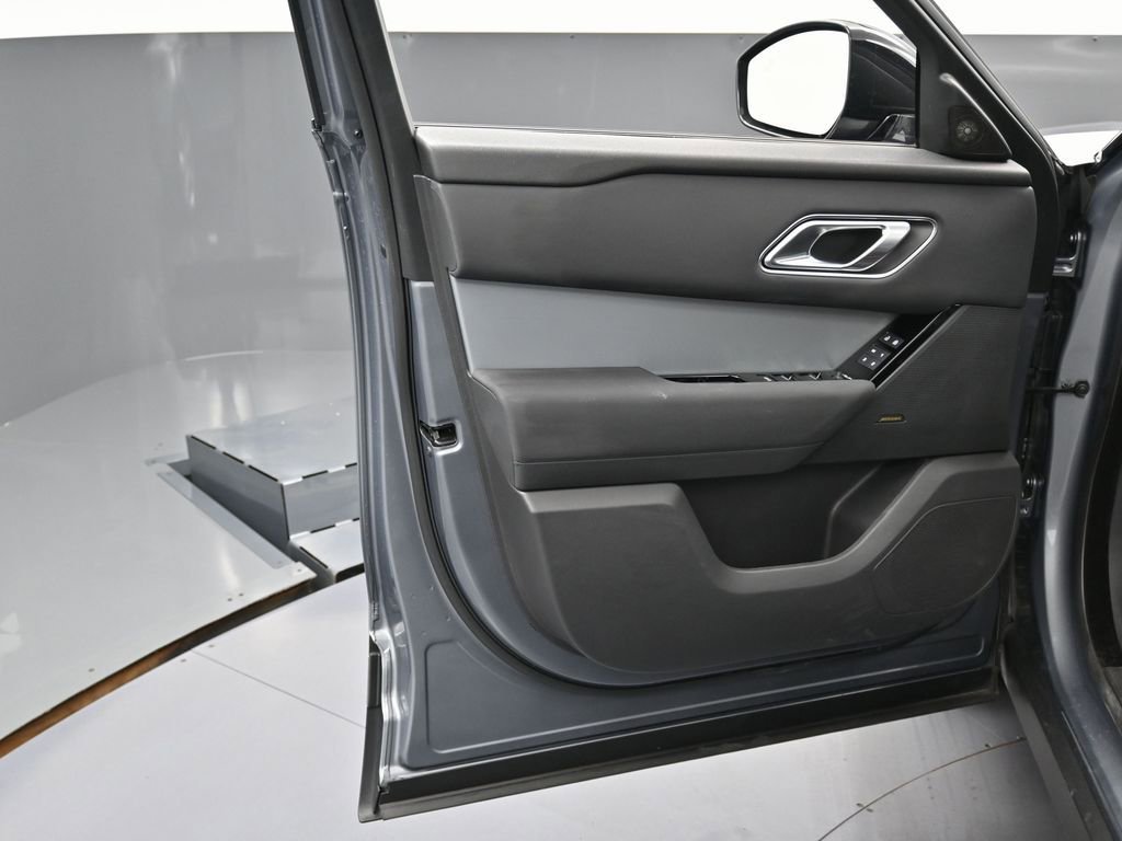Used 2025 Land Rover Range Rover Velar S image 40