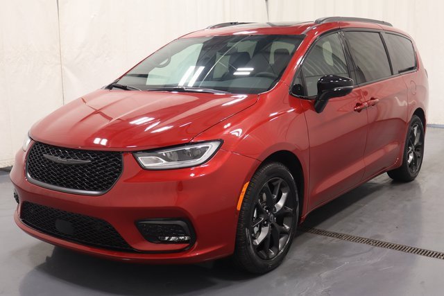 New 2026 Chrysler Pacifica Limited image 5