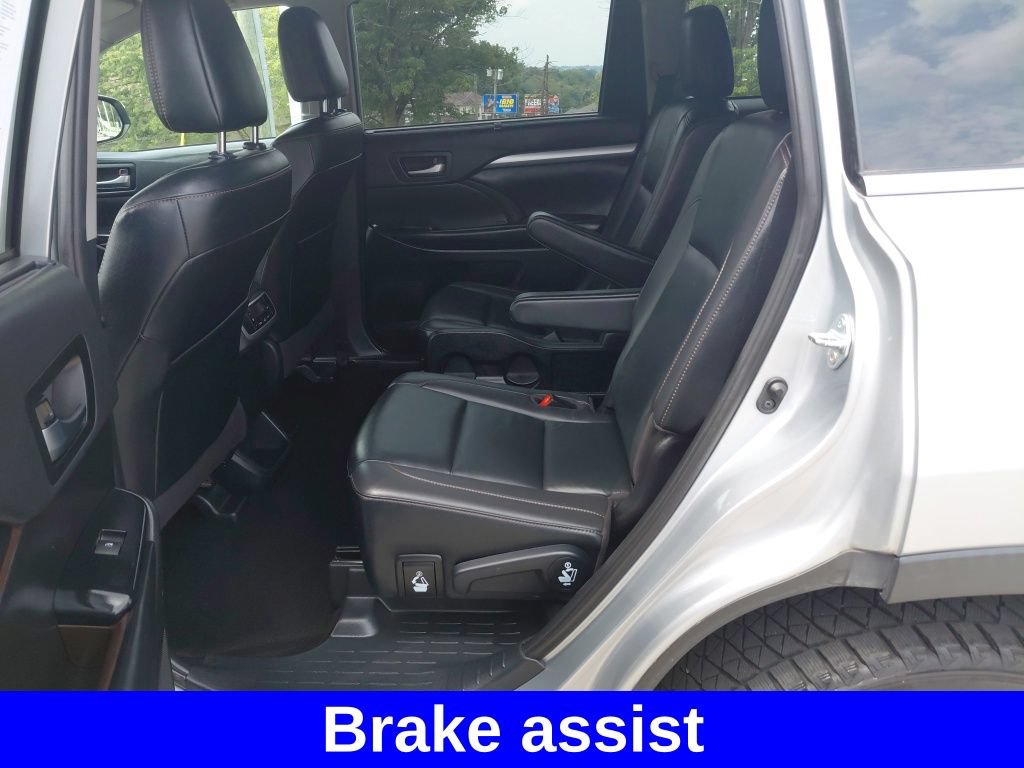 Used 2019 Toyota Highlander XLE AWD/4WD image 24