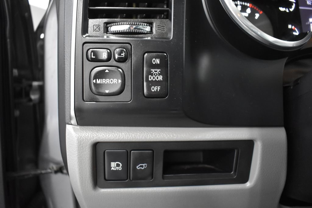 Used 2018 Toyota Sequoia Limited w/ Safety & Convenience Package AWD/4WD image 11