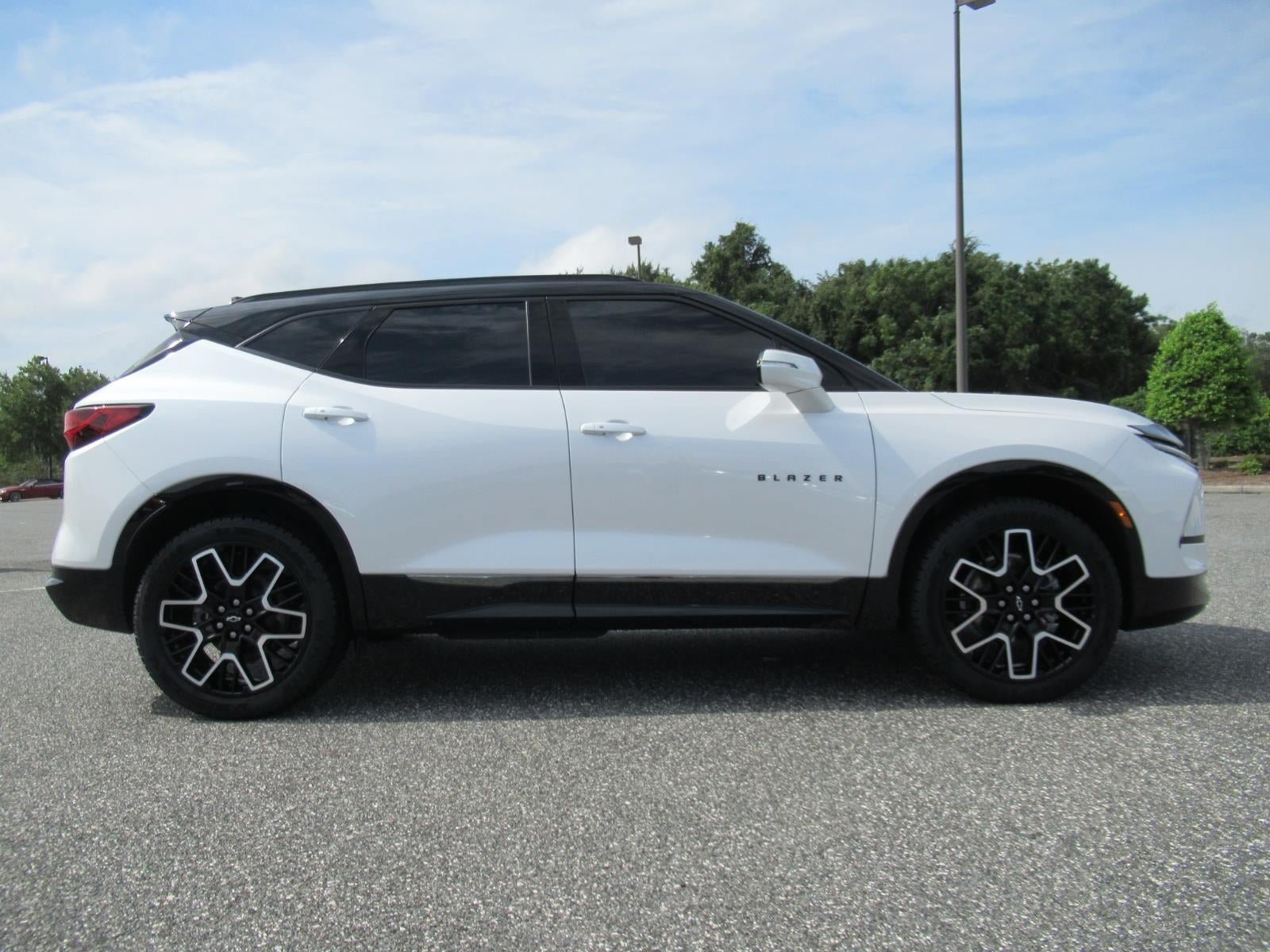 Used 2023 Chevrolet Blazer RS w/ Enhanced Convenience Package AWD/4WD image 2