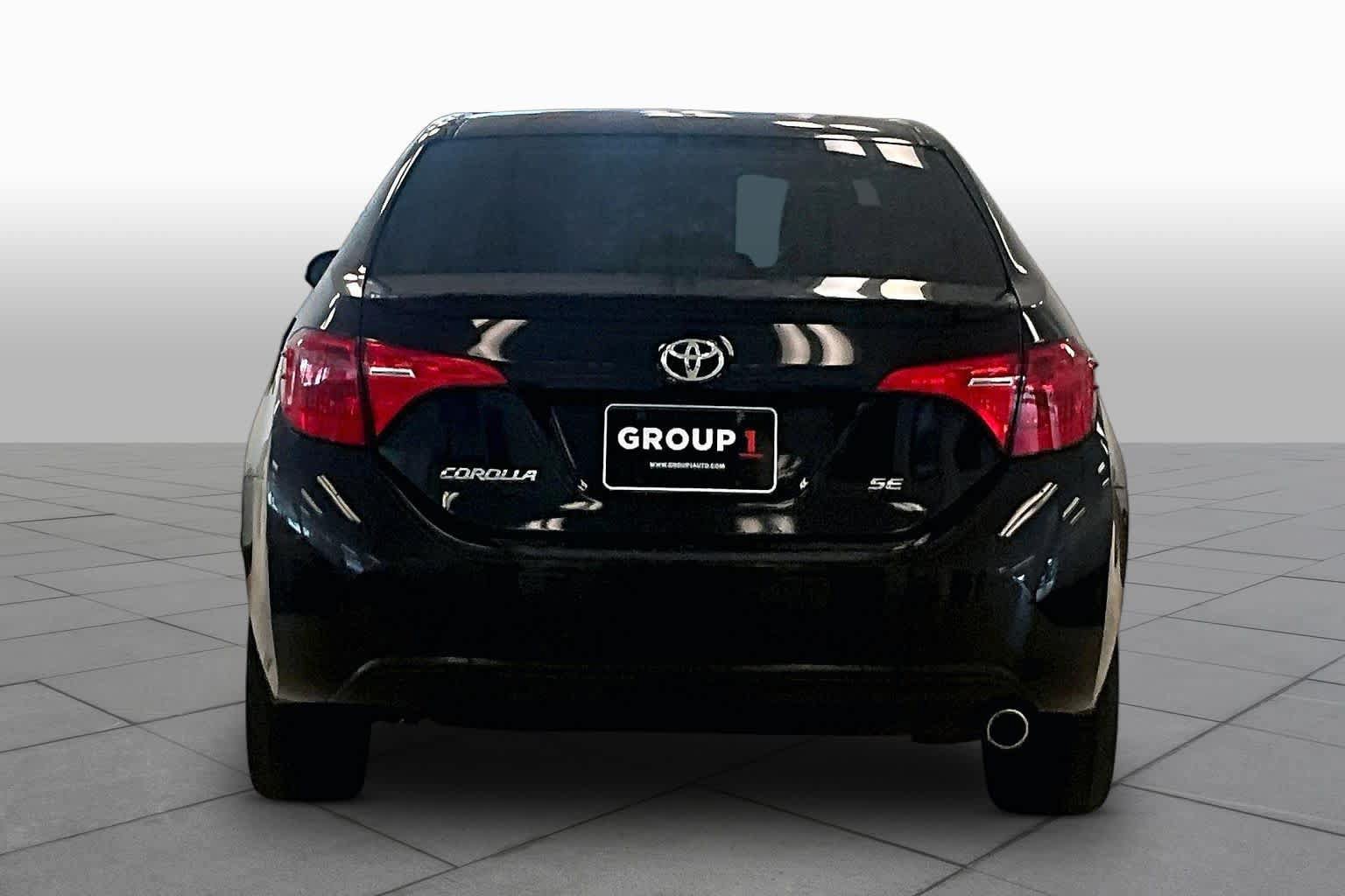 Used 2018 Toyota Corolla SE w/ Carpet Mat Package (TMS) FWD image 4