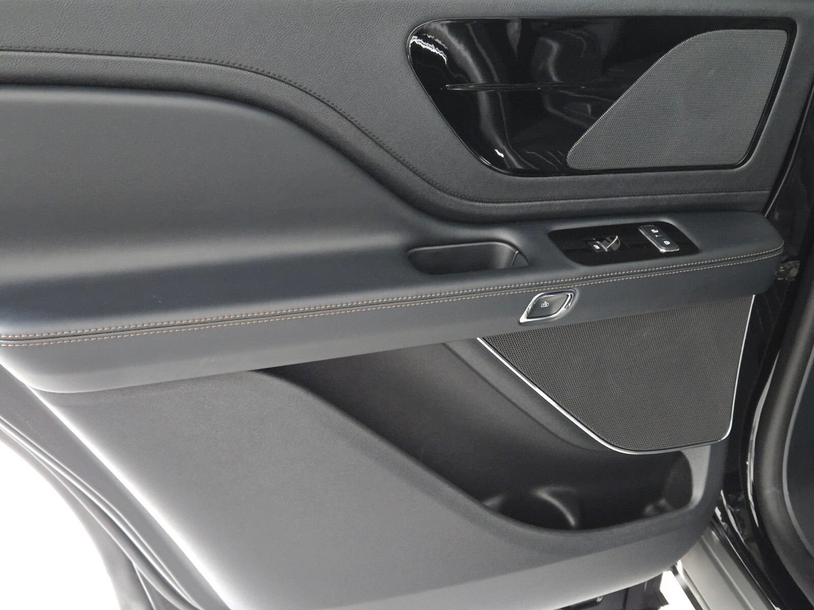 New 2026 Lincoln Aviator AWD image 23
