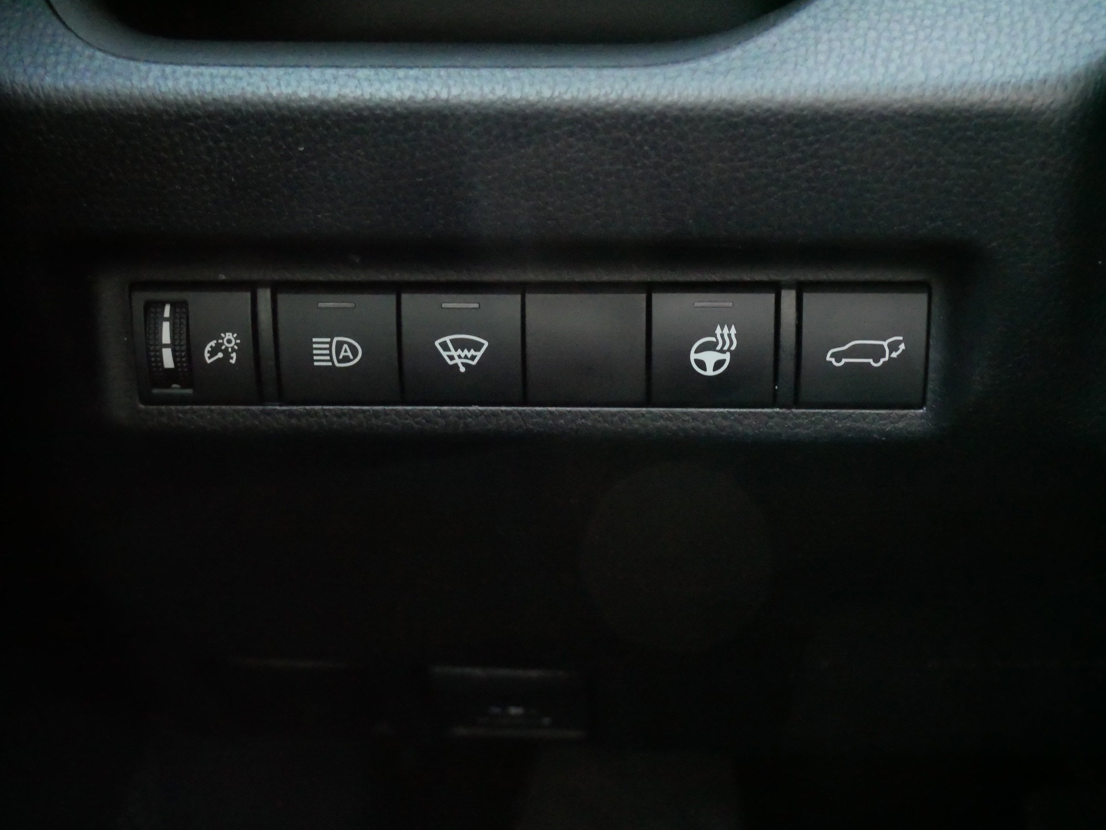 Used 2022 Toyota RAV4 XLE Premium AWD/4WD image 27