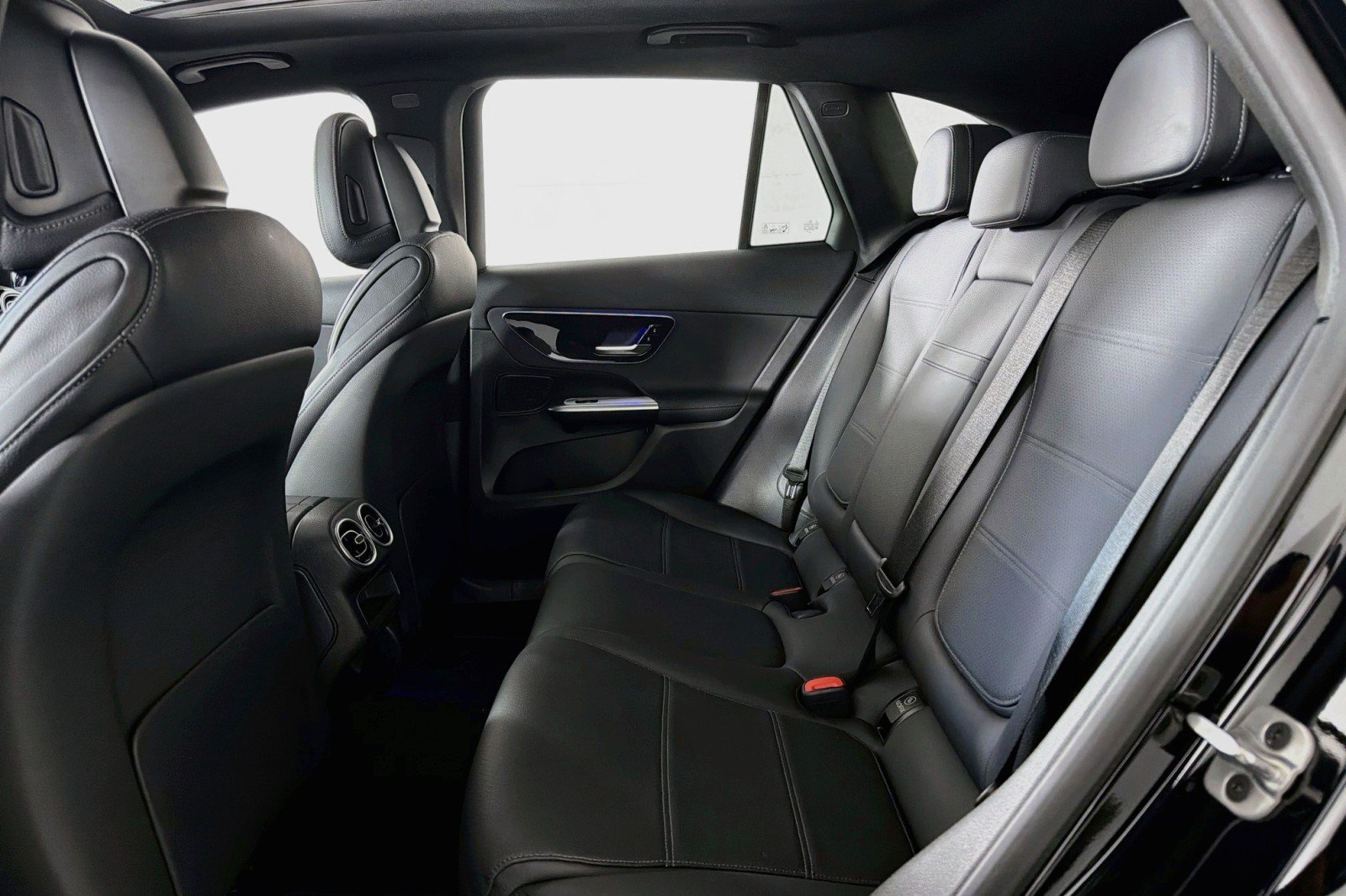 Used 2026 Mercedes-Benz GLC 300 image 8
