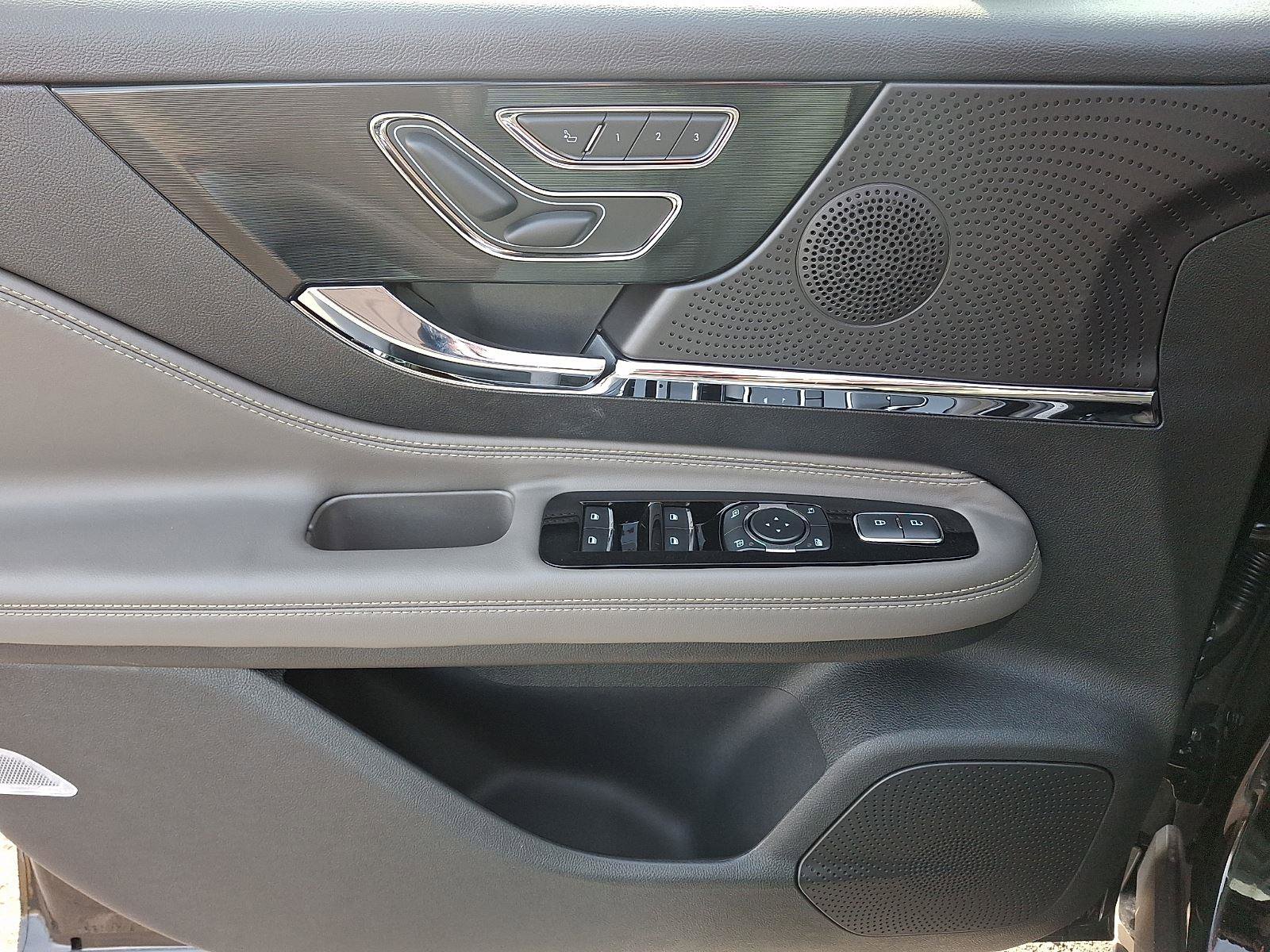 New 2026 Lincoln Corsair Premiere image 9