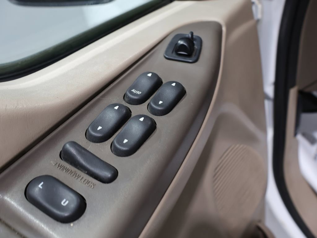 Used 2000 Ford Excursion XLT image 16