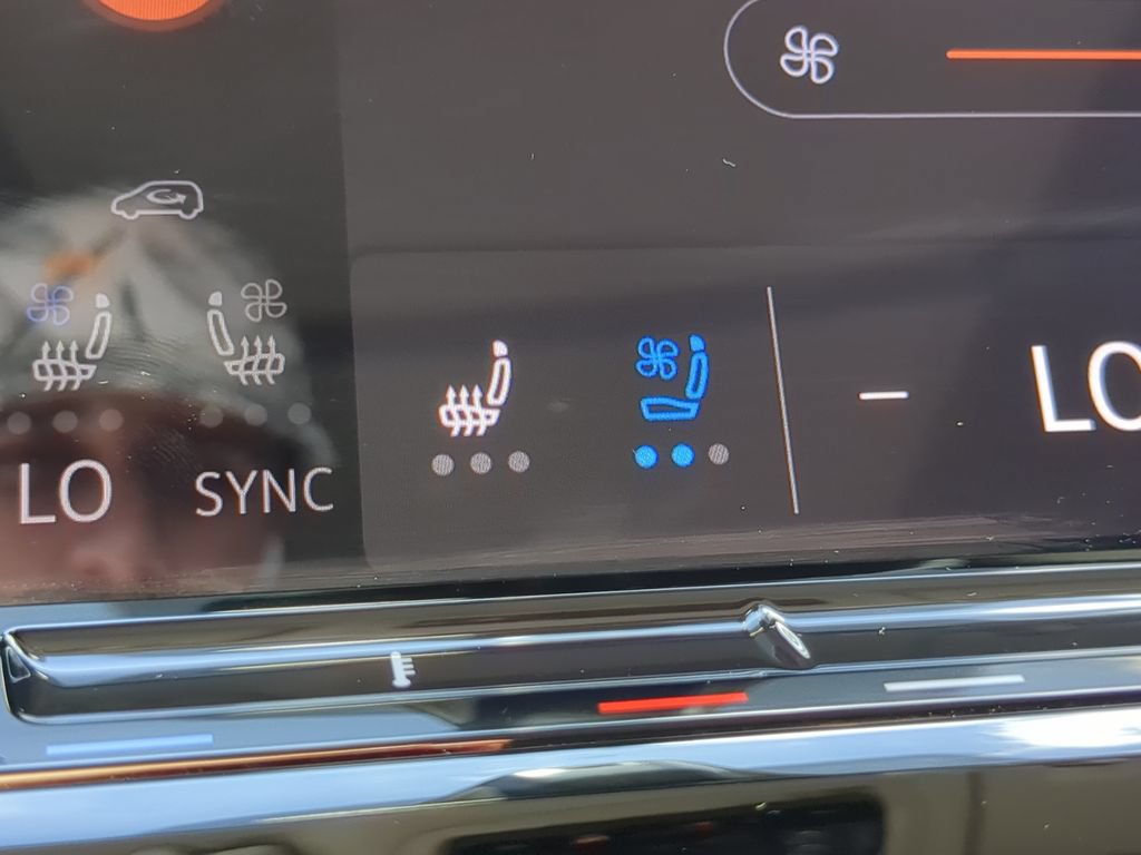 Certified 2024 Volkswagen Atlas Peak Edition SE AWD/4WD image 27