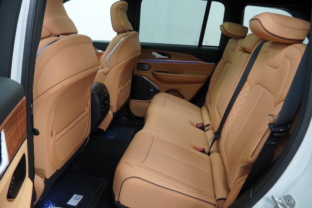 New 2025 Jeep Grand Cherokee Summit image 17