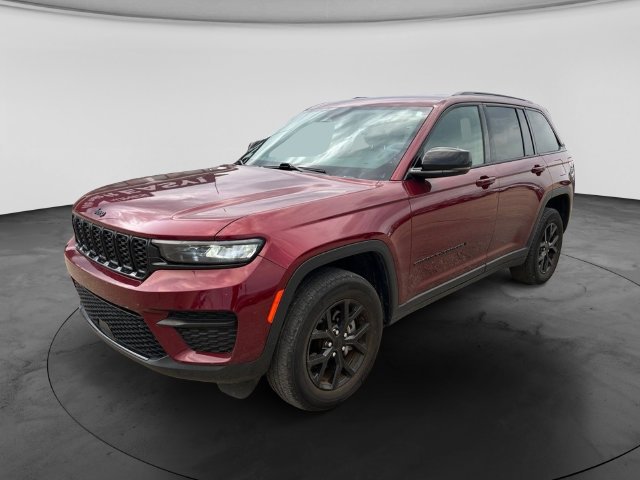 Used 2024 Jeep Grand Cherokee Altitude AWD/4WD image 3