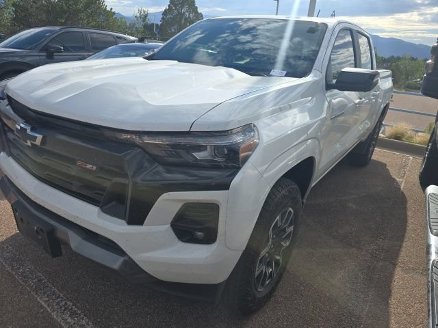 Used 2024 Chevrolet Colorado Z71 w/ Z71 Convenience Package 2 AWD/4WD image 3