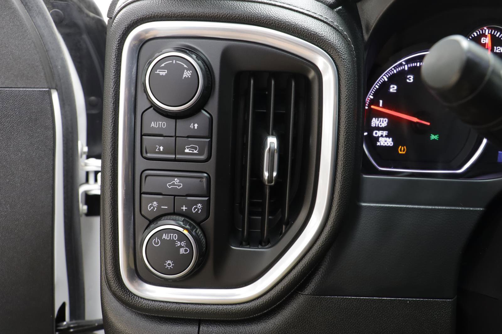 Used 2019 Chevrolet Silverado 1500 LT image 13