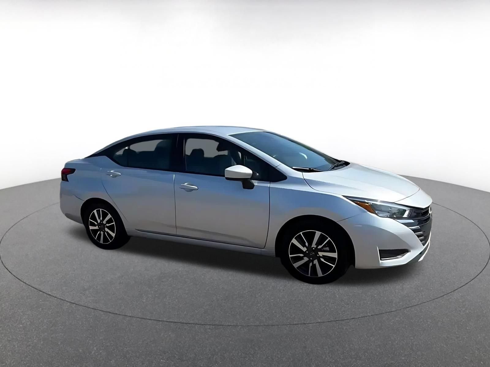 Used 2025 Nissan Versa SV FWD image 2