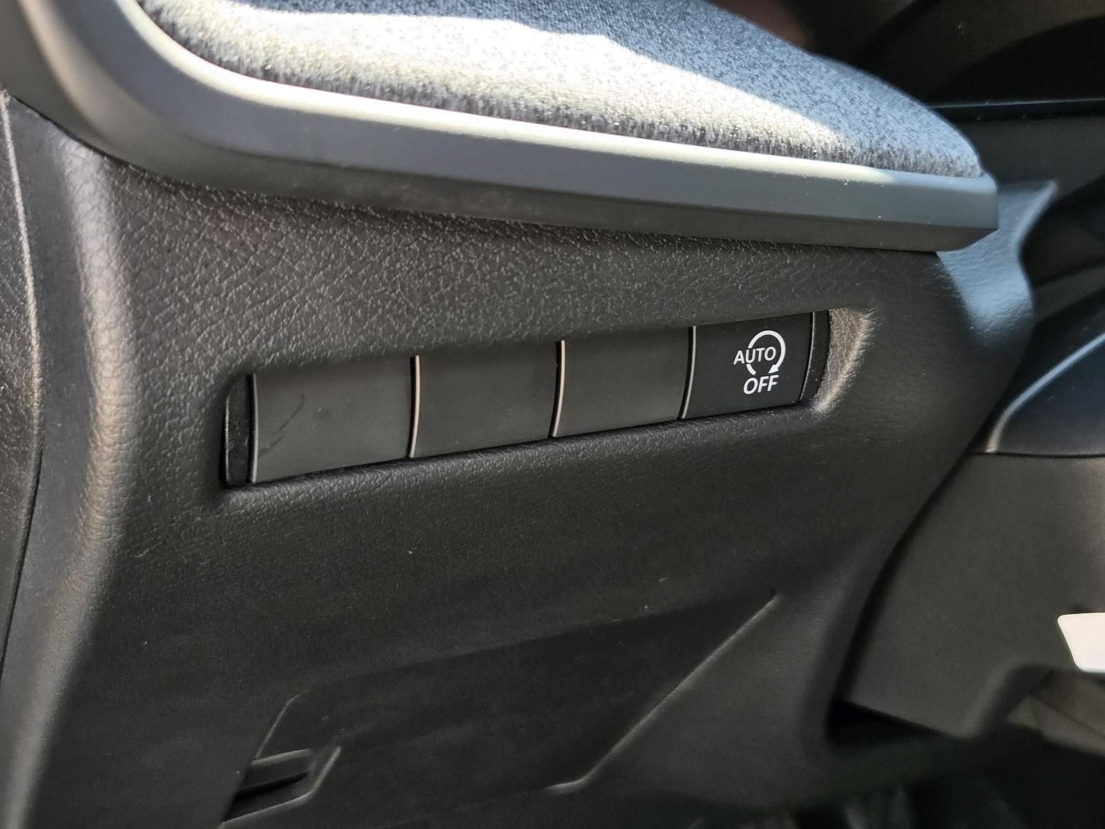 New 2027 Nissan Kicks S FWD image 18