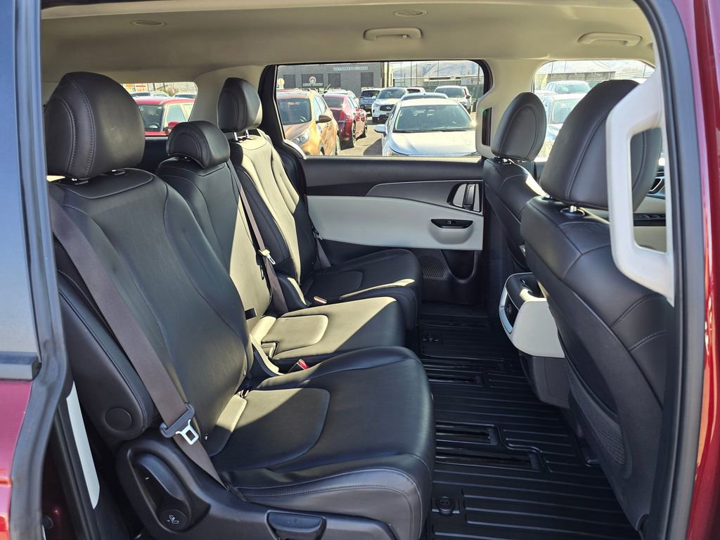 Used 2024 Kia Carnival LX image 12