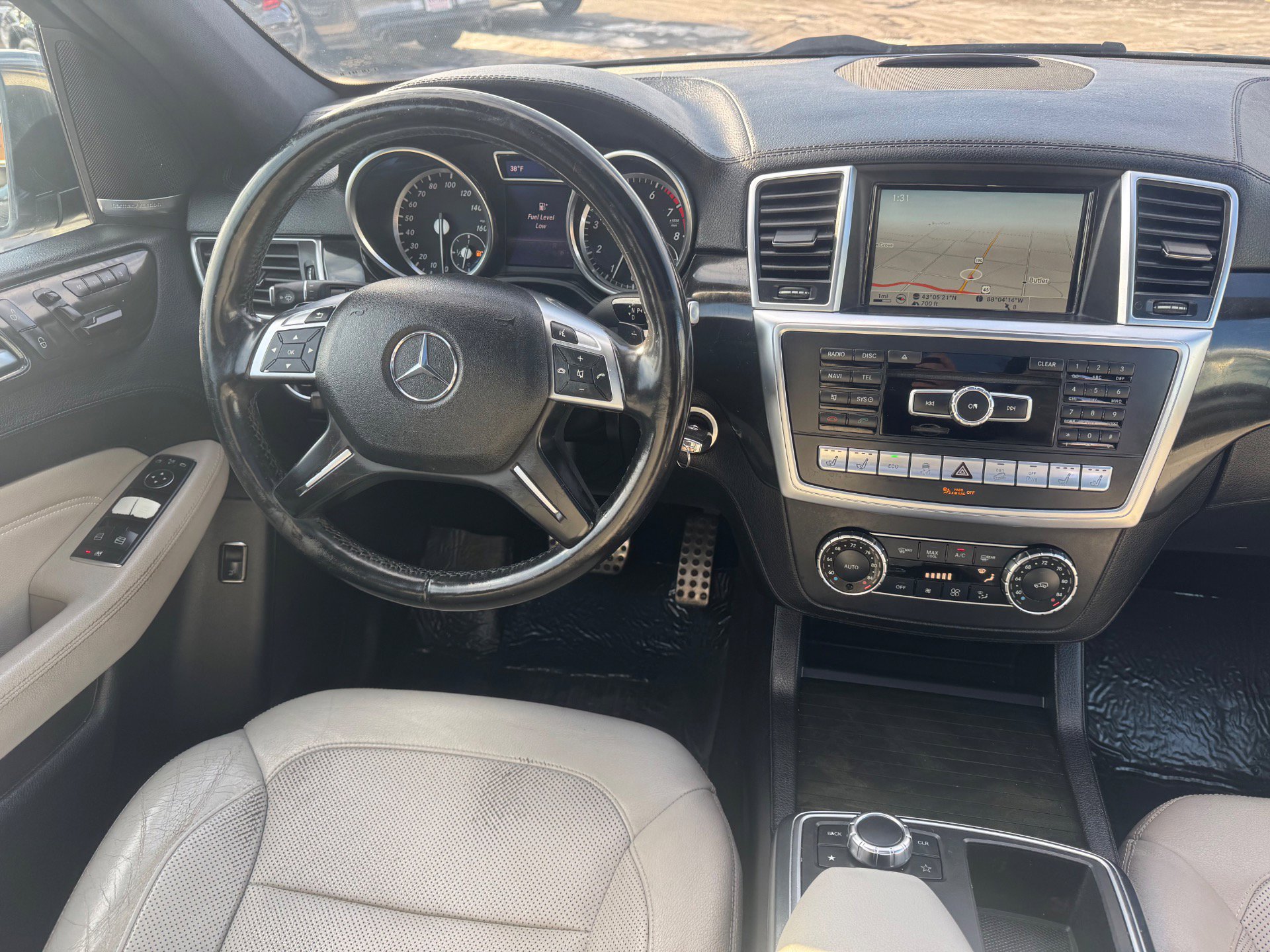 Used 2015 Mercedes-Benz ML 400 4-MATIC image 16