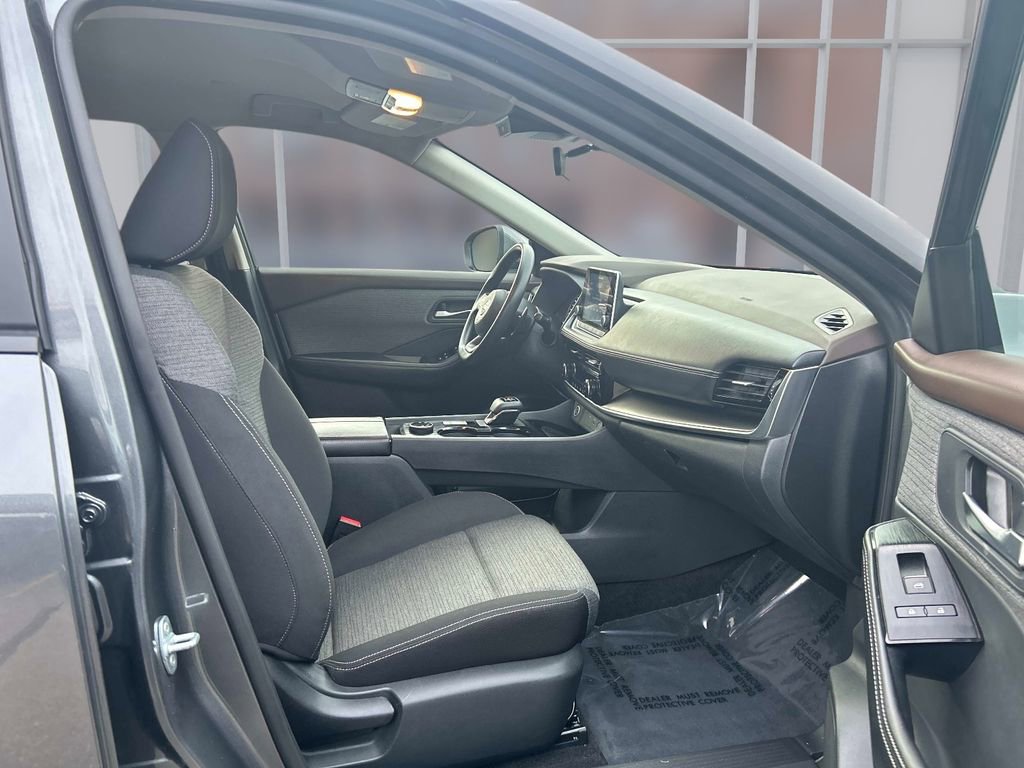 Used 2022 Nissan Rogue SV image 17