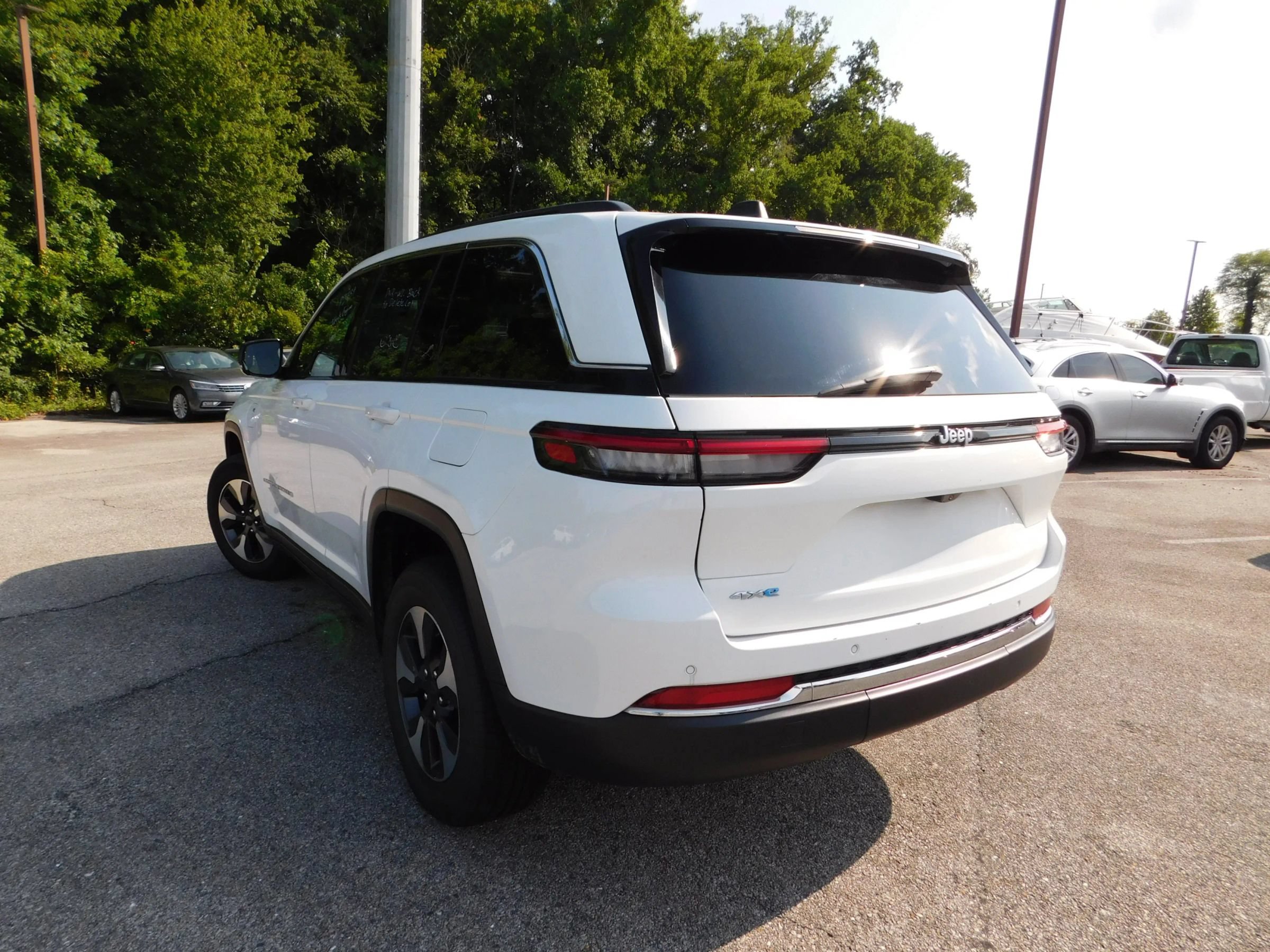Used 2024 Jeep Grand Cherokee Limited 4xe AWD/4WD image 6