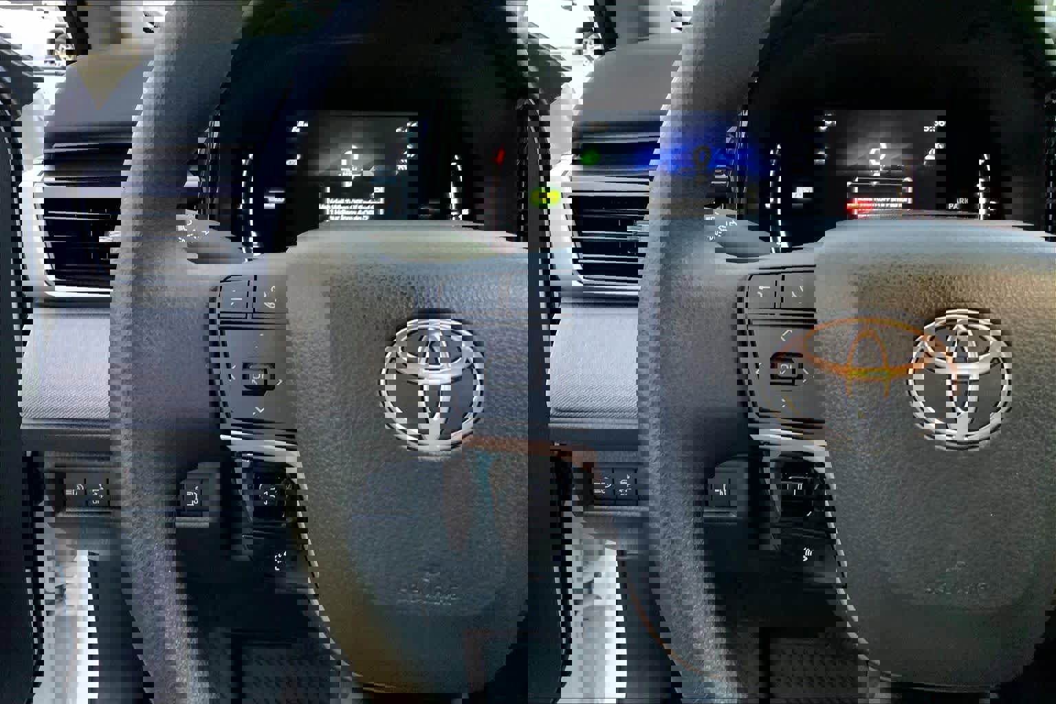 Used 2025 Toyota Camry LE w/ Convenience Package image 23