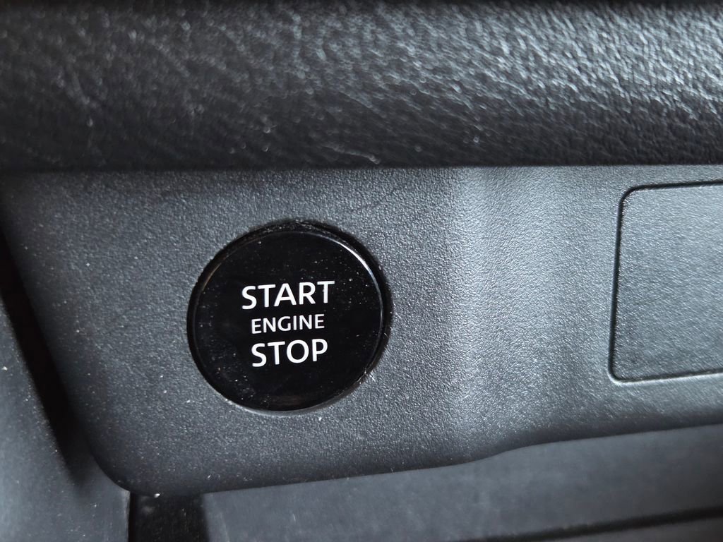Used 2025 Nissan Rogue SV AWD/4WD image 8