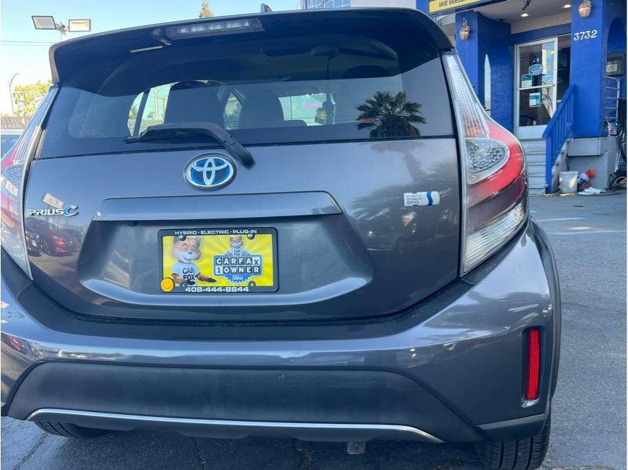 Used 2018 Toyota Prius C Two image 20