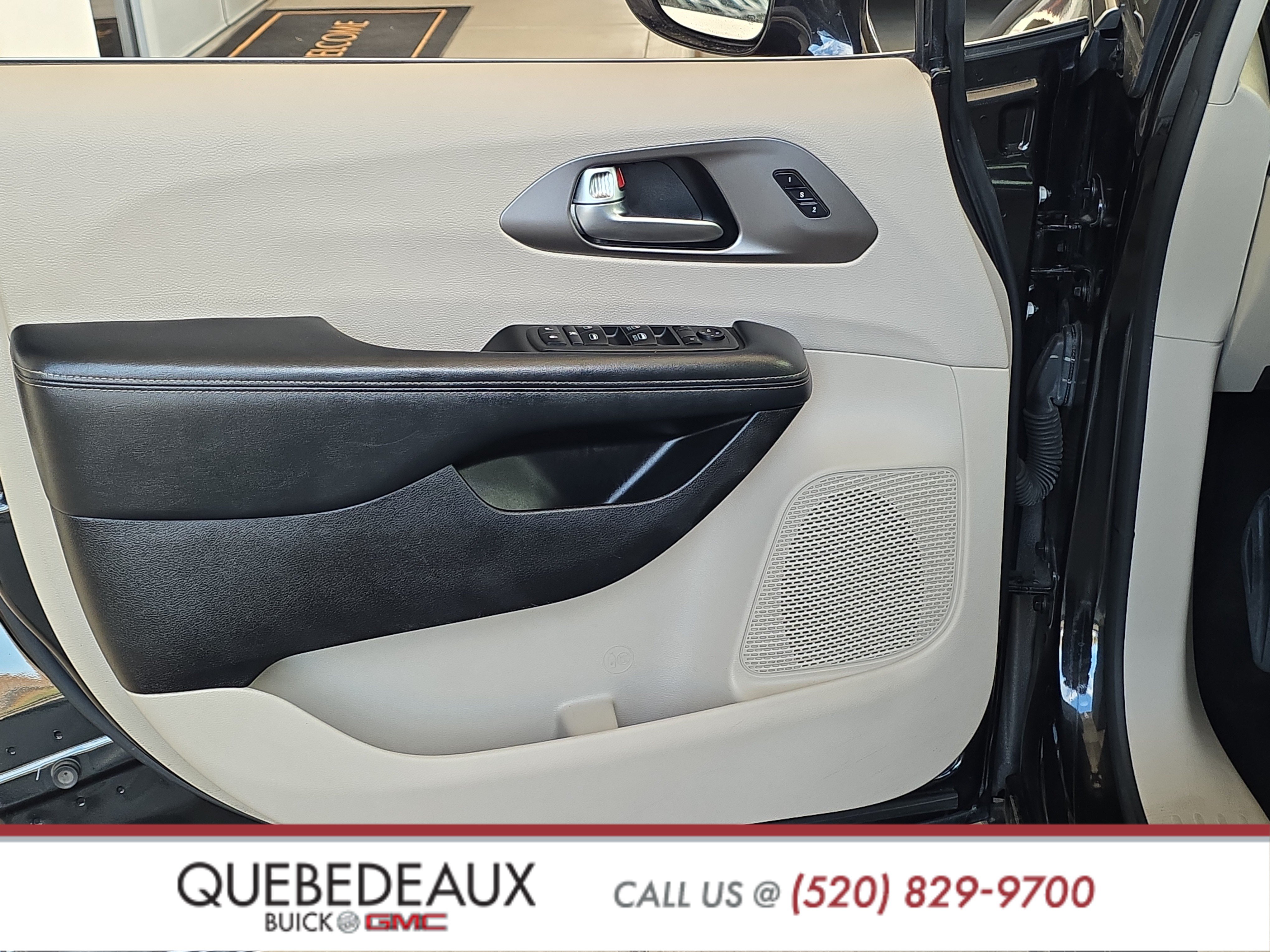 Used 2021 Chrysler Pacifica Touring-L FWD image 9