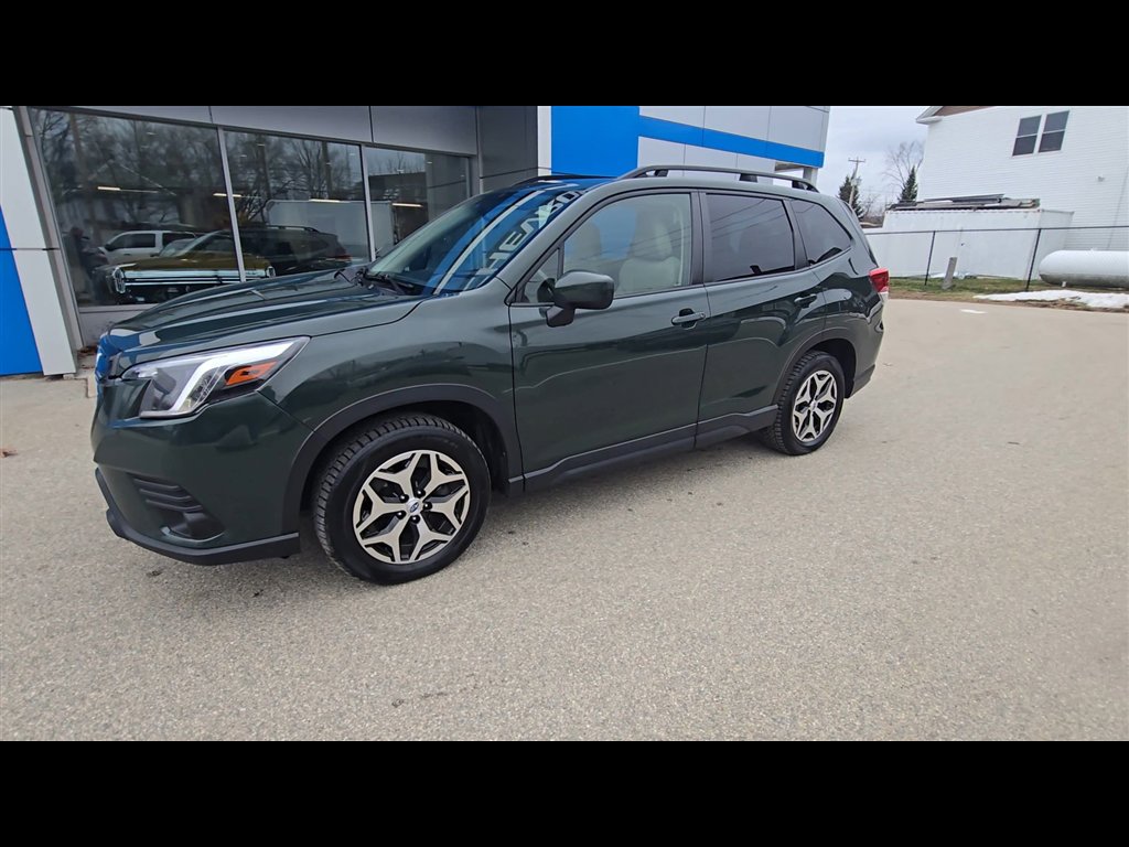 Used 2023 Subaru Forester Premium image 4