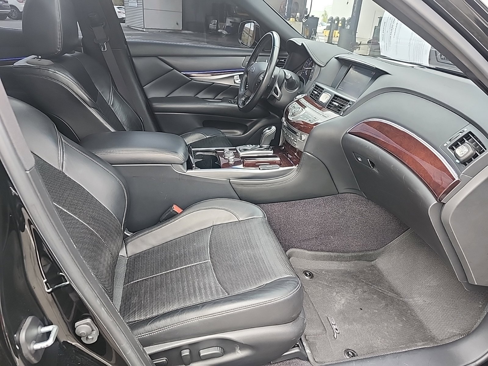 Used 2017 INFINITI Q70 3.7 w/ Technology Package AWD/4WD image 23