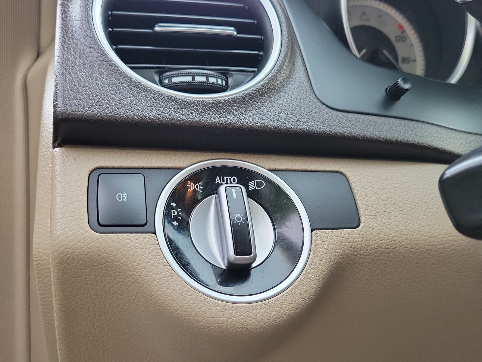 Used 2012 Mercedes-Benz C 250 Sedan image 12