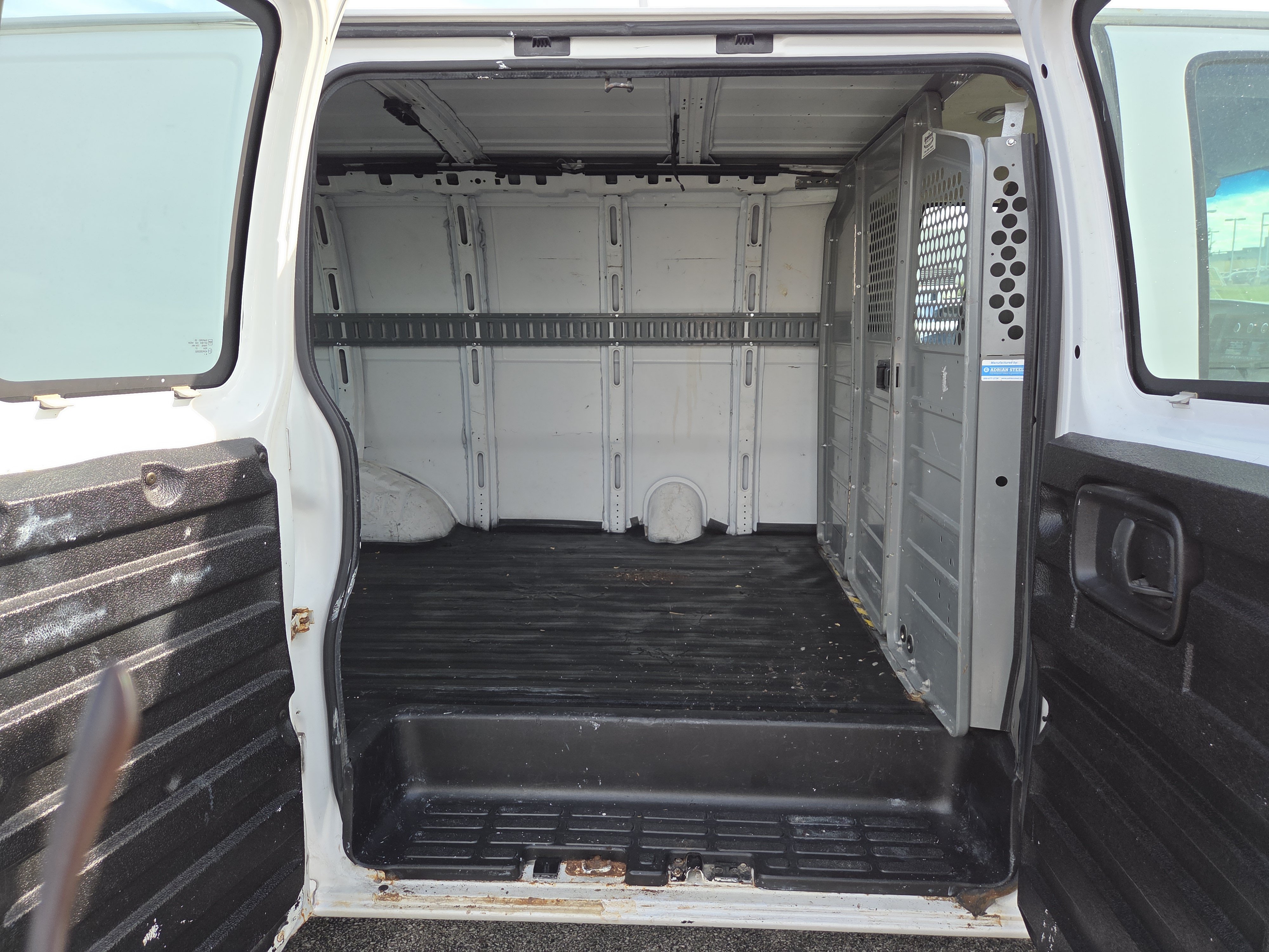 Used 2015 GMC Savana 2500 RWD image 8