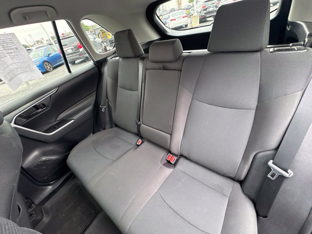 Used 2021 Toyota RAV4 LE AWD/4WD image 9