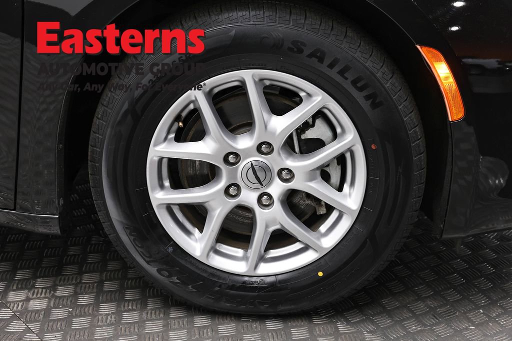 Used 2022 Chrysler Voyager LX image 33