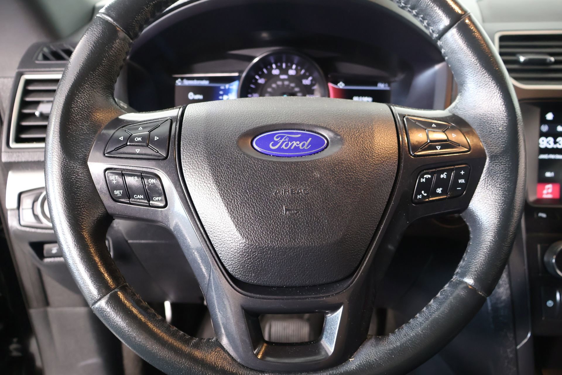 Used 2017 Ford Explorer XLT w/ Equipment Group 202A AWD/4WD image 3