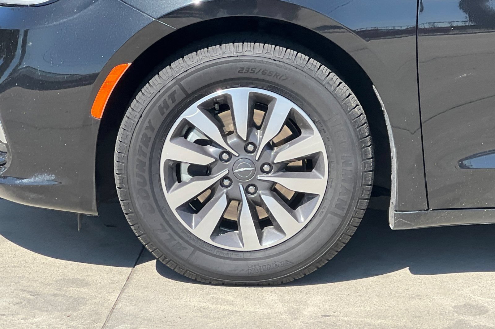 Used 2024 Chrysler Pacifica Limited FWD image 37