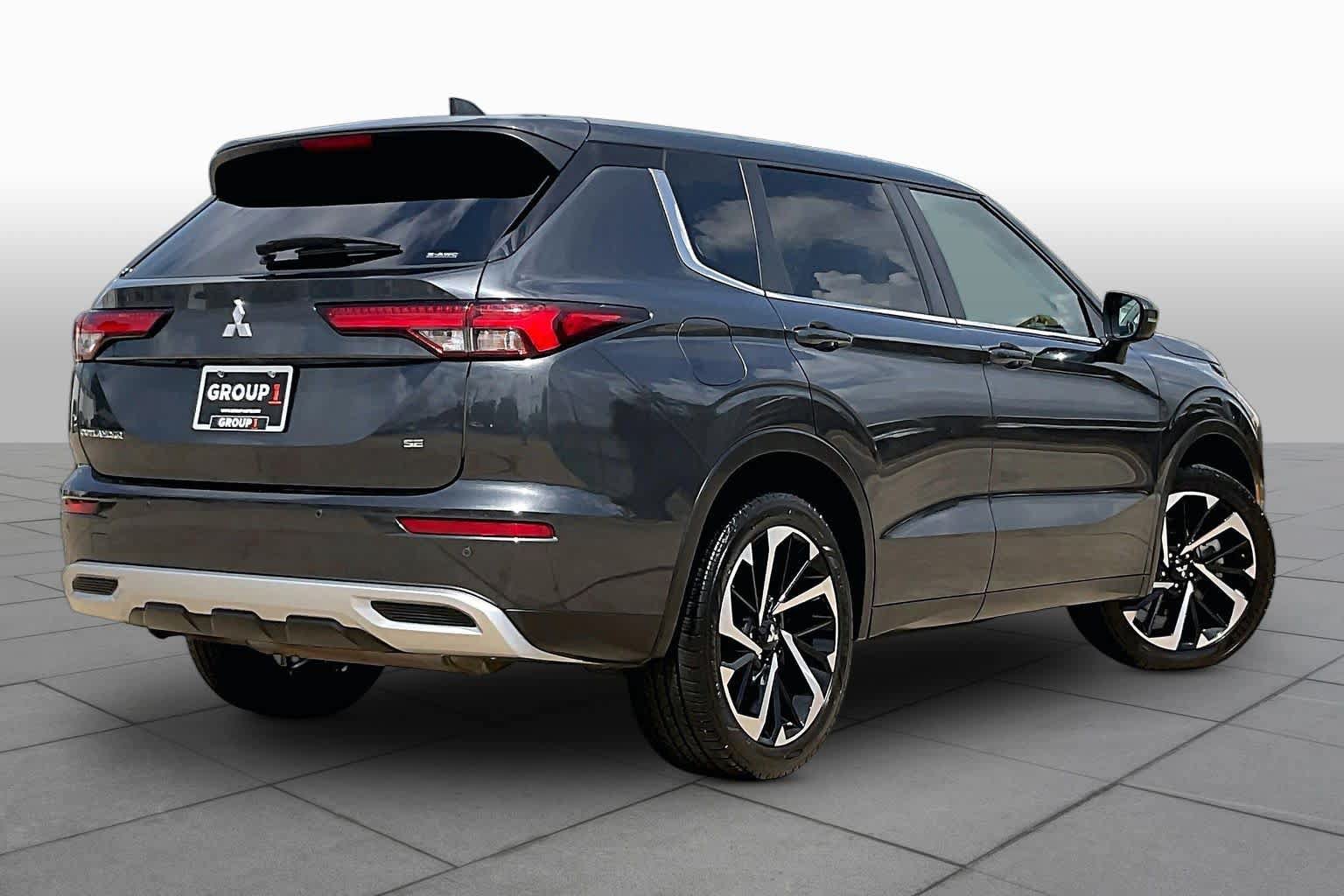 Used 2024 Mitsubishi Outlander SE AWD/4WD image 11