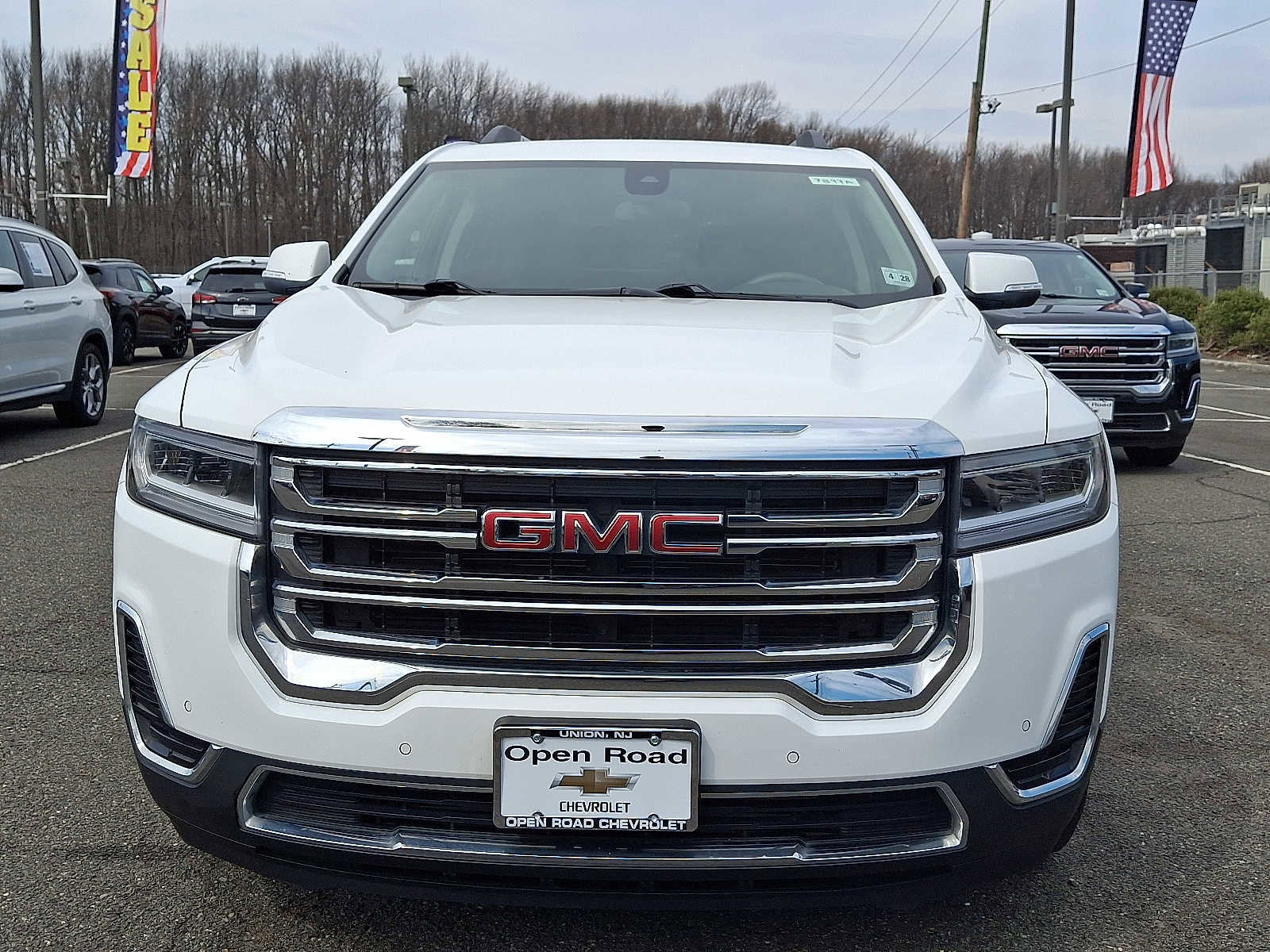 Used 2023 GMC Acadia SLE w/ Driver Convenience Package image 2